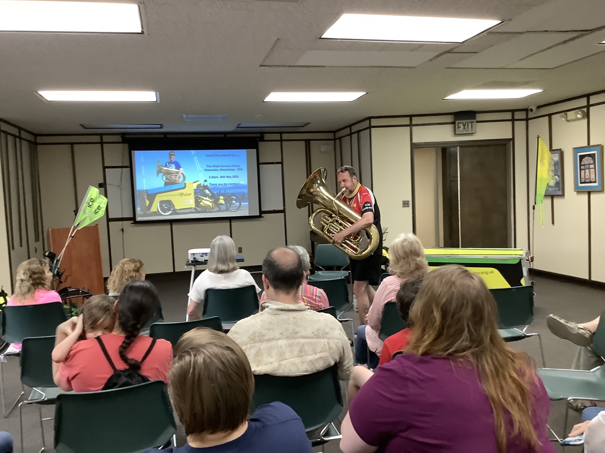 IndoorperformanceAtallaCountyUSA,23